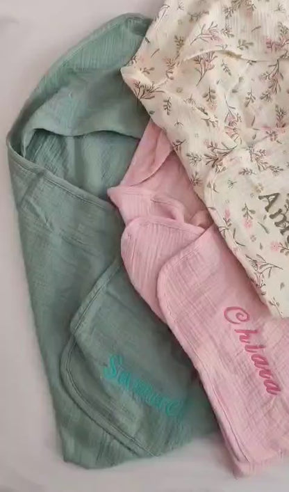 Personalisiertes Musselin Kapuzenhandtuch Baby – Name bestickt – Geschenk Geburt, Taufe