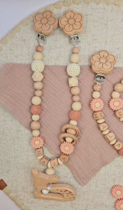 3-teiliges Baby Geschenkset mit Namen | Pfirsich Blumen | Schnullerkette, Kinderwagenkette,Greifling personalisiert
